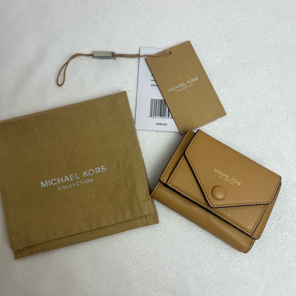 Michael Kors Tan Leather Wallet ✨RARE Collection - Picture 5 of 9